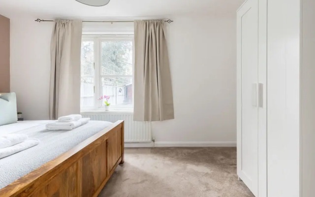 Magnificent 2 Bed Garden Flat in Oval