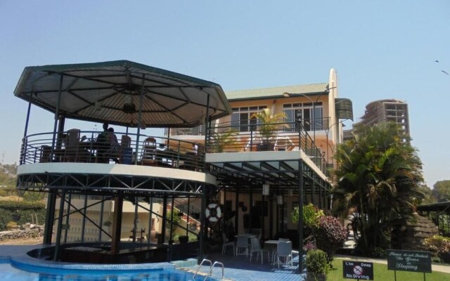 Ryan's Bay Hotel
