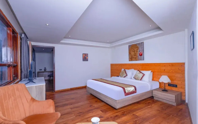 Sumitel Sanderling 500 meters from Mall Road