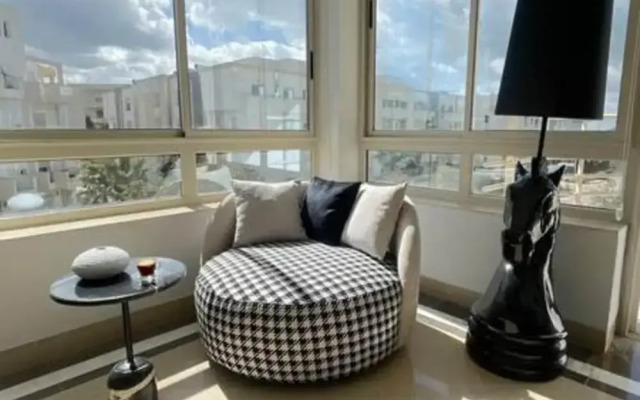 Black White Modern Spacious