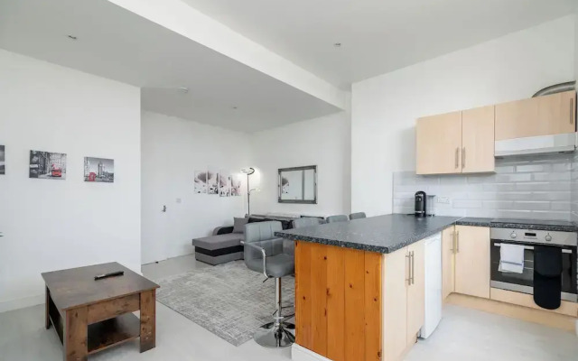 Cozy 2-Bedroom Flat in West London