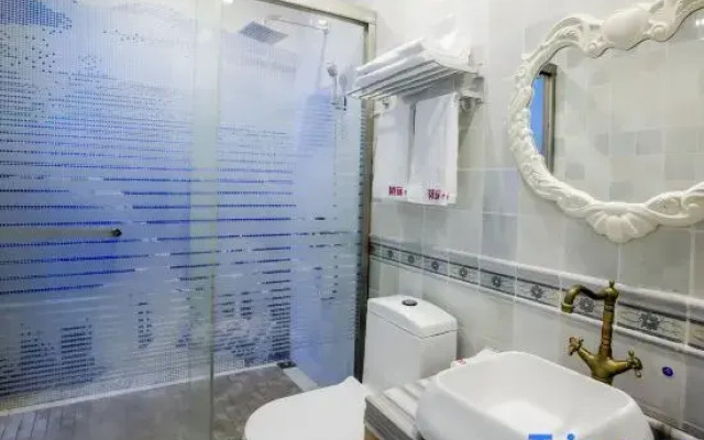 Yueyang Qingcheng Theme Hotel