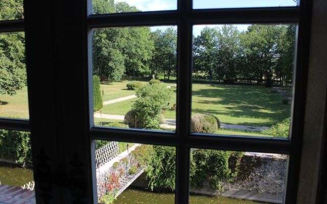 Chateau de la Cour Senlisse