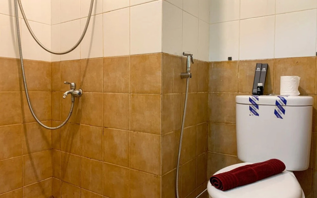 Homey And Tidy Studio At Green Pramuka City Apartment