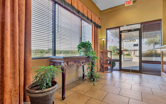 Best Western Taylor Inn