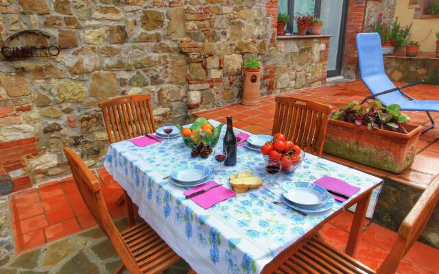 Rolling Farmhouse of Val D'orcia