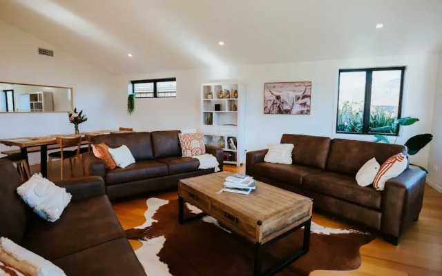 On The Rocks - Spacious