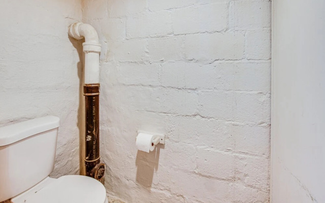 Pet-friendly Pittsburgh Home: 3 Mi to Downtown!