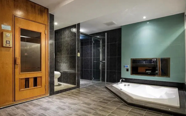 Surreal Motel - Lujhou Branch