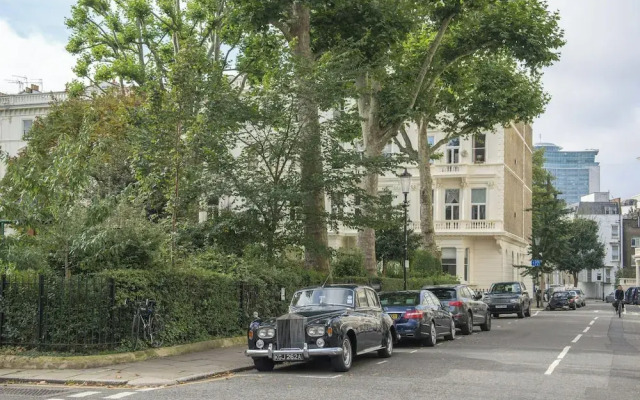 Cromwell Road II by Onefinestay