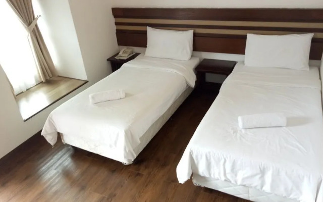 Cozy Hotel by OYO Rooms