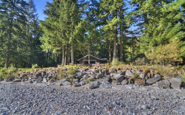 Wild Sky Escape - One Bedroom Cabin with Hot Tub