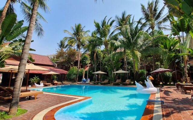 Sam Moon's Hotel Angkor Wooden House