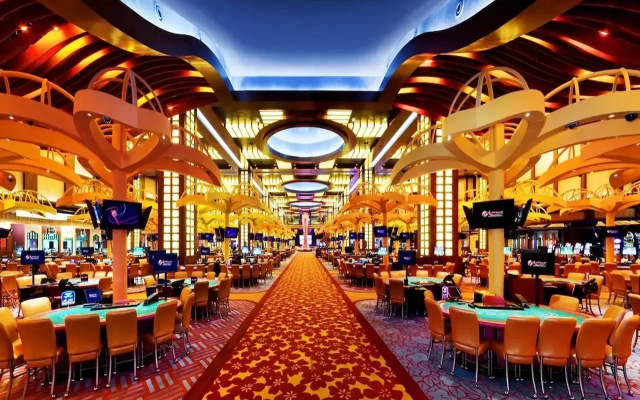 Resorts World Sentosa - Crockfords Tower