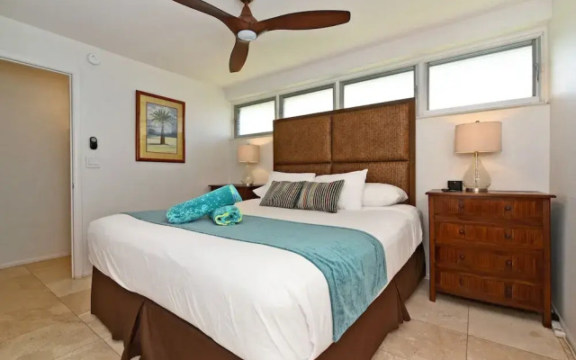 Lahaina Roads #205 1 Bedroom Condo by Redawning