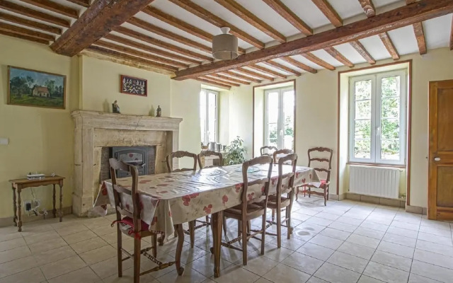 Spacious Holiday Home With Garden