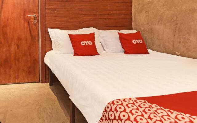 OYO 90662 The 1975 Hotel