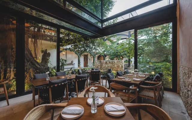 Adoro Hotel Boutique