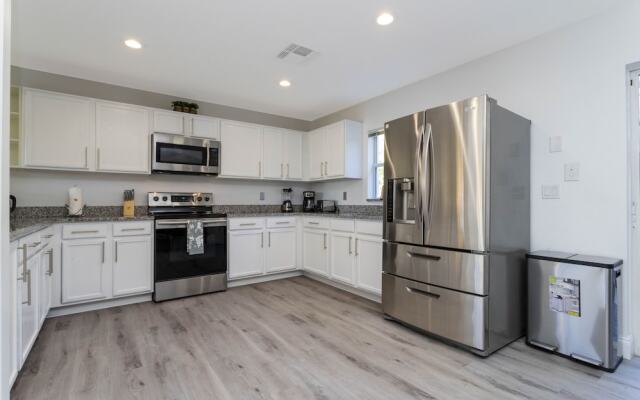 Beautiful 5Bd Single Family w/ Game Room @ 106 Lake Wilson Preserve