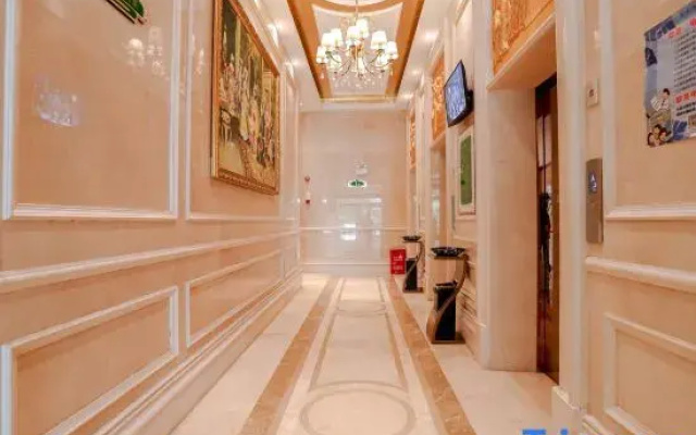 Vienna Hotel (Yueyang east railway station store)