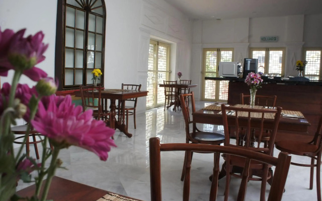 Heeren Palm Suites