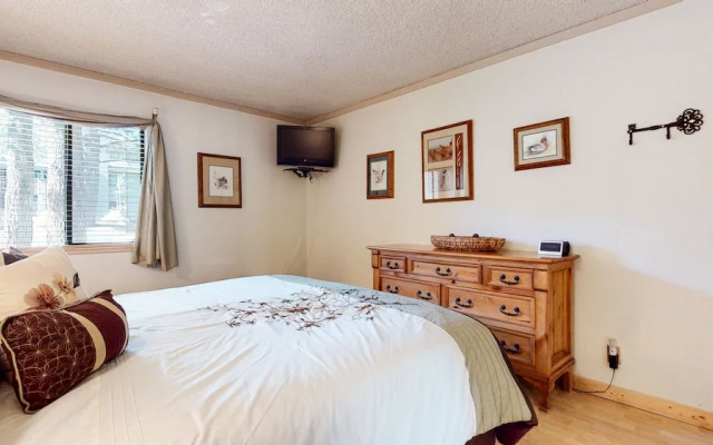 Summit Cozy Condo Getaway!