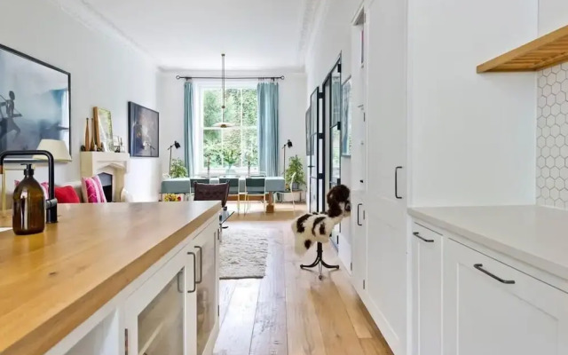 Gorgeous & Grand 5 Bed House, Holland Park
