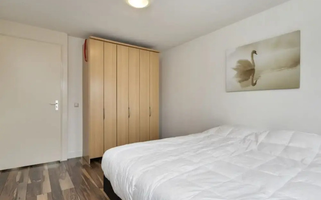 Spacious Luxury Apartment With Beautiful Views of the Marina