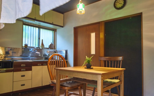 Kagurazaka Retro Bar & Hotel
