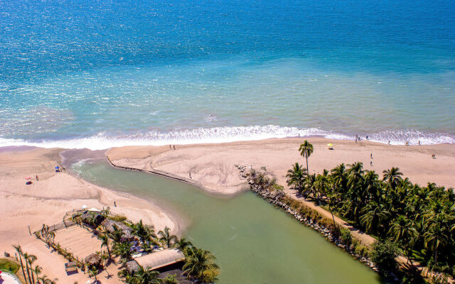 Grand Venetian Condominium