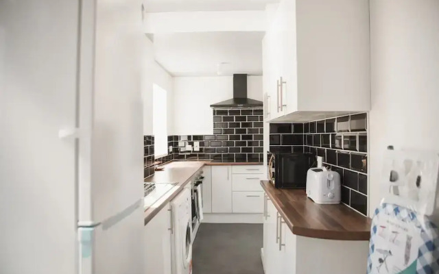Room in Guest Room - Big Room in Leicester City