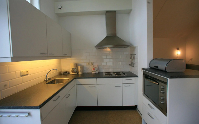 Detached holiday home with combi-microwave at the Schildmeer
