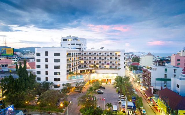 City Beach Resort