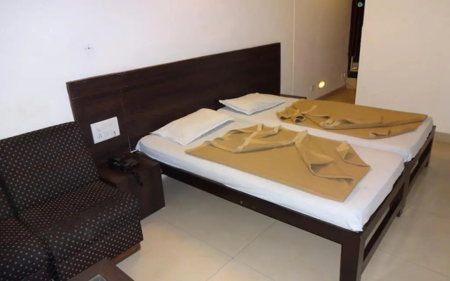 Ellora Hotel