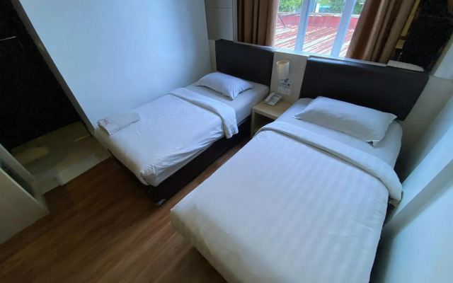 RedDoorz Premium near Grand Batam Mall