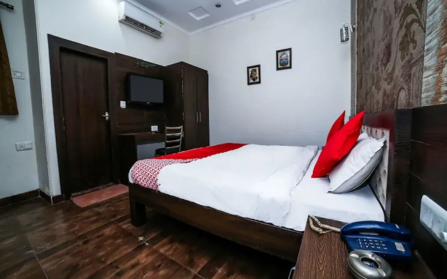 OYO 15248 Hotel Shreemaa