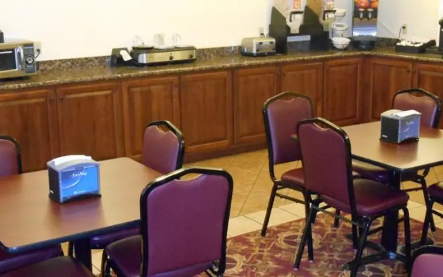 Settle Inn and Suites - Linn