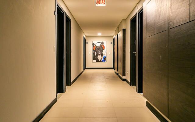 Studio em condomínio c/ piscina 700m praia STI210