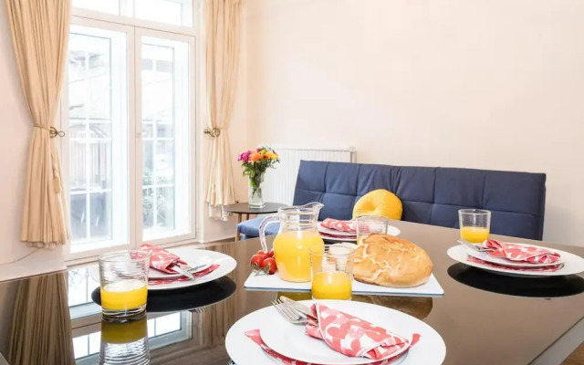 Bright Battersea pad Sleeps 5