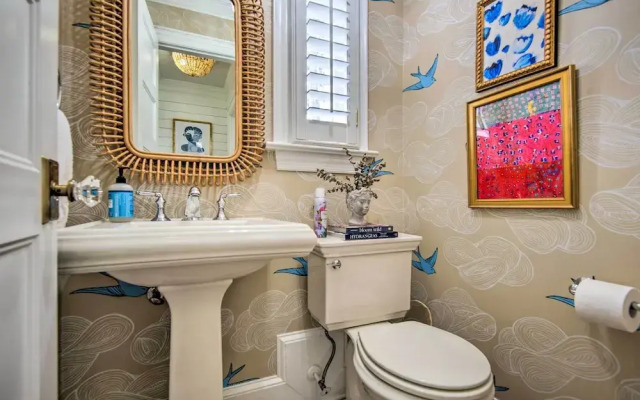 Stunning Charlotte Home: Private Pool!