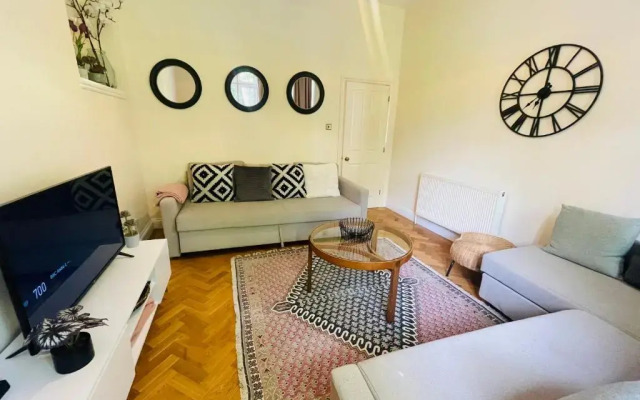NomiHomes-Otis House-Free Parking x 2-Central -10ppl