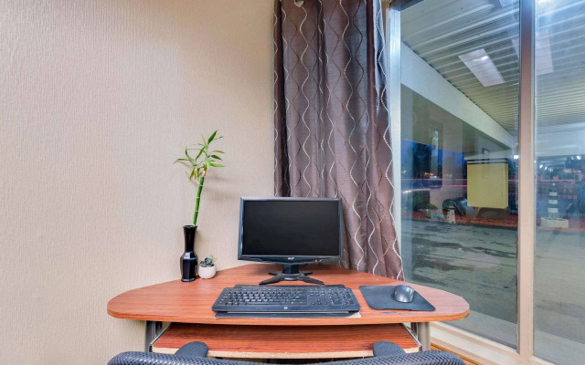 Travelodge by Wyndham Grand Forks