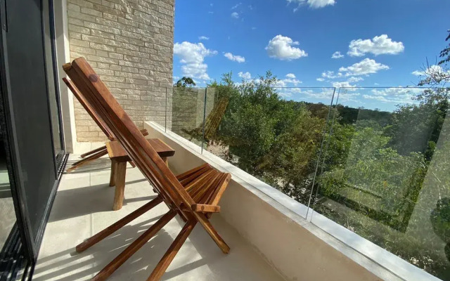 Beautiful Jungle View Luxury Studio