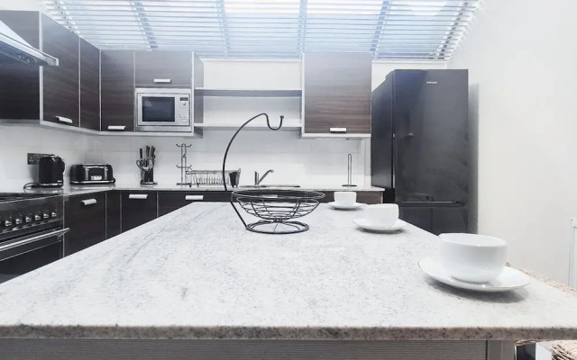 Luxurious & Spacious 2BR