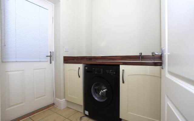Beautiful 5 Bed Detached House - Sleeps 9