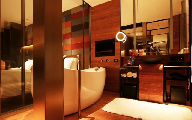 H2O Hotel