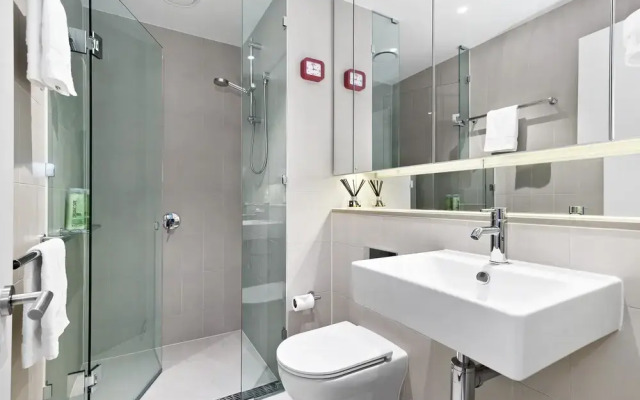 Indie, 2BDR Docklands Apartment
