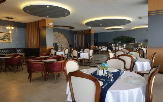 Golden Rose Deluxe Hotel