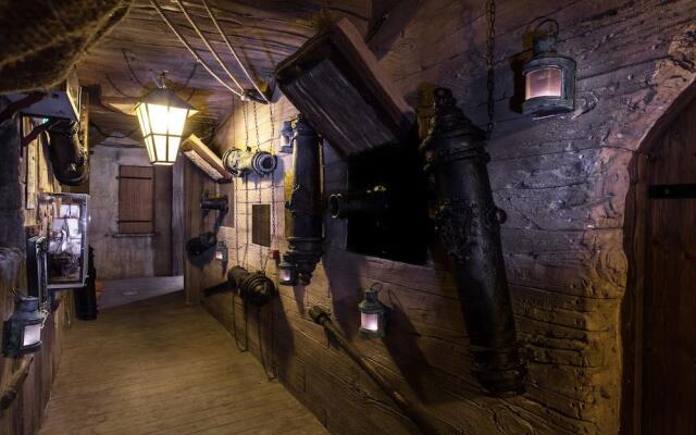 Hotel Pirates World