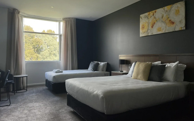 Sfera's Park Suites & Convention Centre